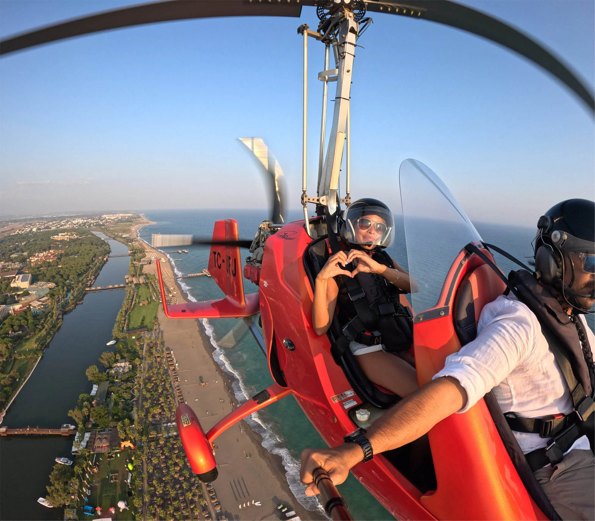 Aspendos Premium Gyrocopter Turu-Gyrocopter Uçuşu Kalp Hareketi Yapan Yolcu